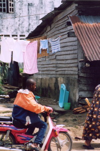 Au cameroun à Douala dans le quartier de Bessengue - c. Iolanda Pensa