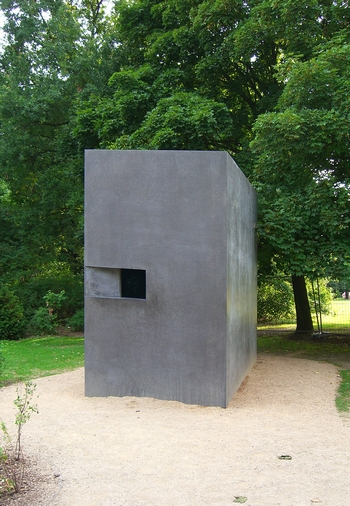 Memorial to Homosexuals Persecuted Under Nazism heteroclite monument aux victimes homosexuelles du nazisme