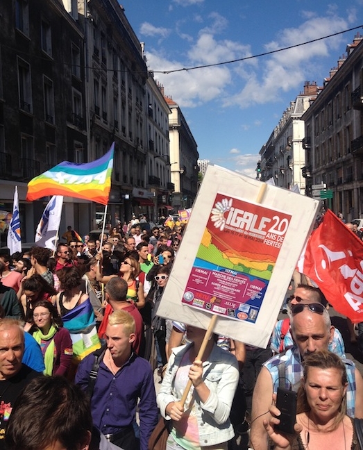 marche des fiertés lgbt lesbian and gay pride grenoble mai 2014 heteroclite copyright gay-grenoble