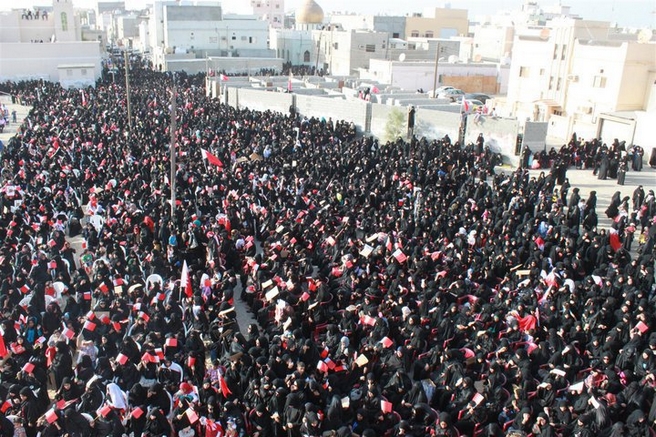 Femmes dans un rassemblement pro-democratique sur l'ile de Sitra, a Bahrein révolutions arabes