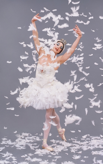 Ballets Trockadero de Monte-Carlo swan lake le lac des signes copyright Sascha Vaughn
