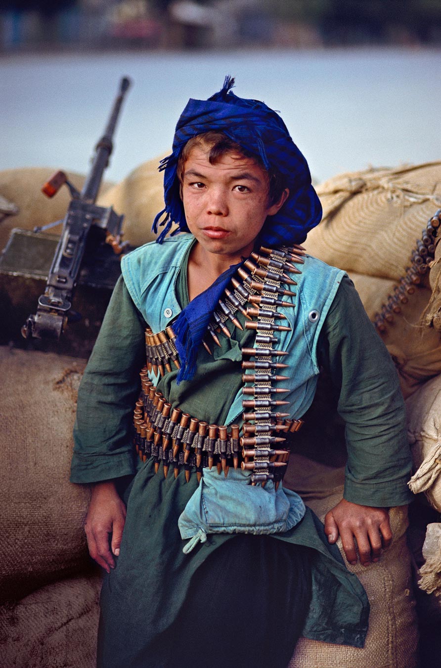 Steve Mccurry enfant soldat Afghanistan 1993 Kabul
