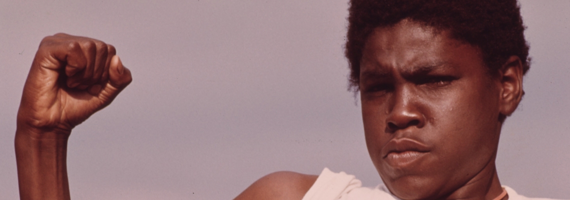 les couleurs de la masculinité maria viveros vigoya un jeune homme noir de Chicago, août 1973 © John H. White